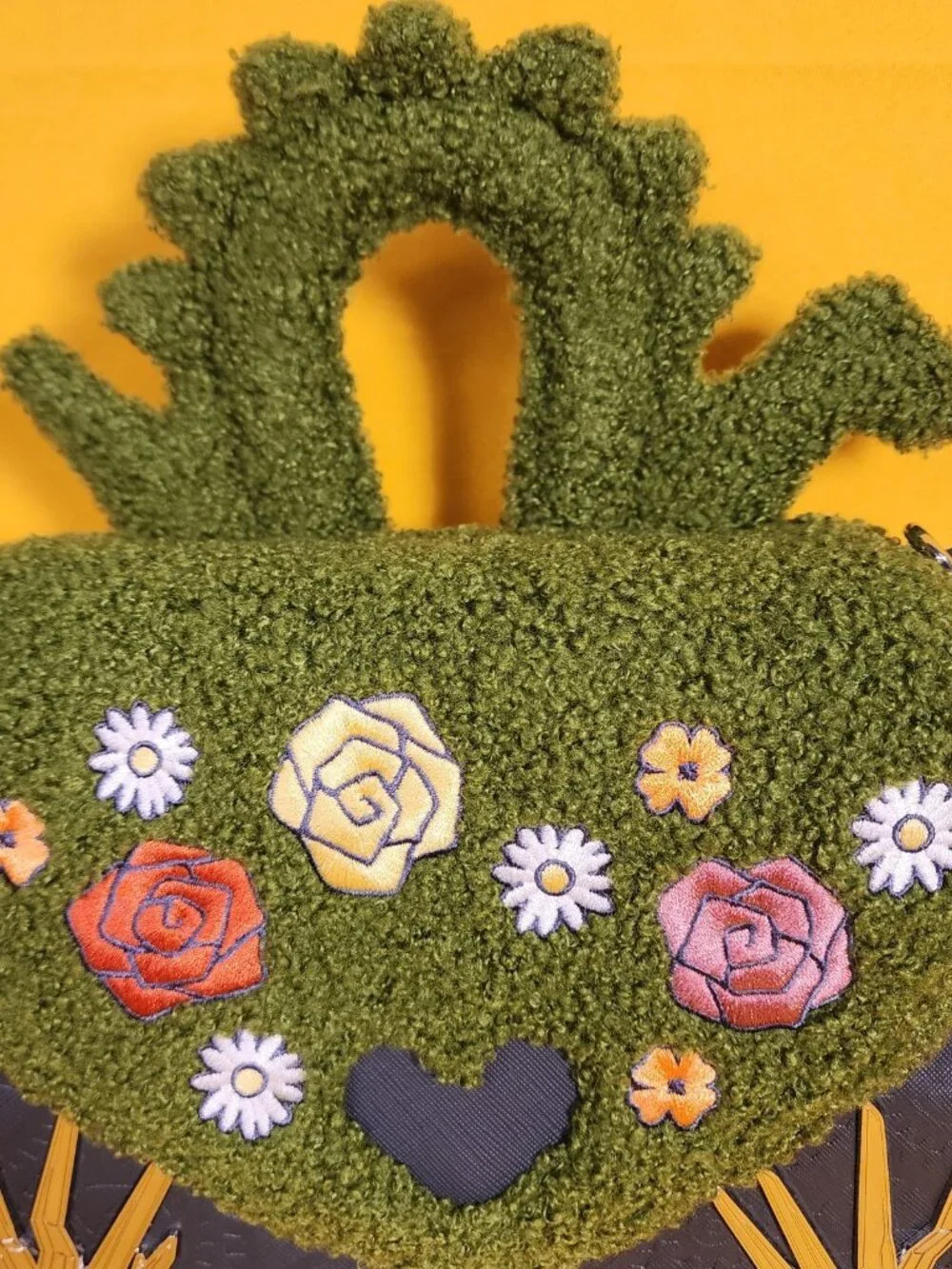 Loungefly Edward Scissorhands Sherpa Topiary Floral Horror Movie Crossbody Bag - Picture 2 of 12